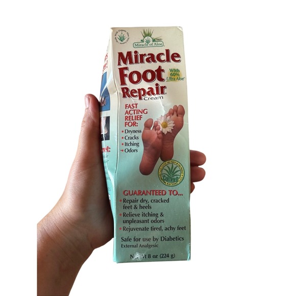 Miracle of Aloe Foot Repair Cream Dry Cracks Itching Odors Relief 8 oz - Picture 1 of 1